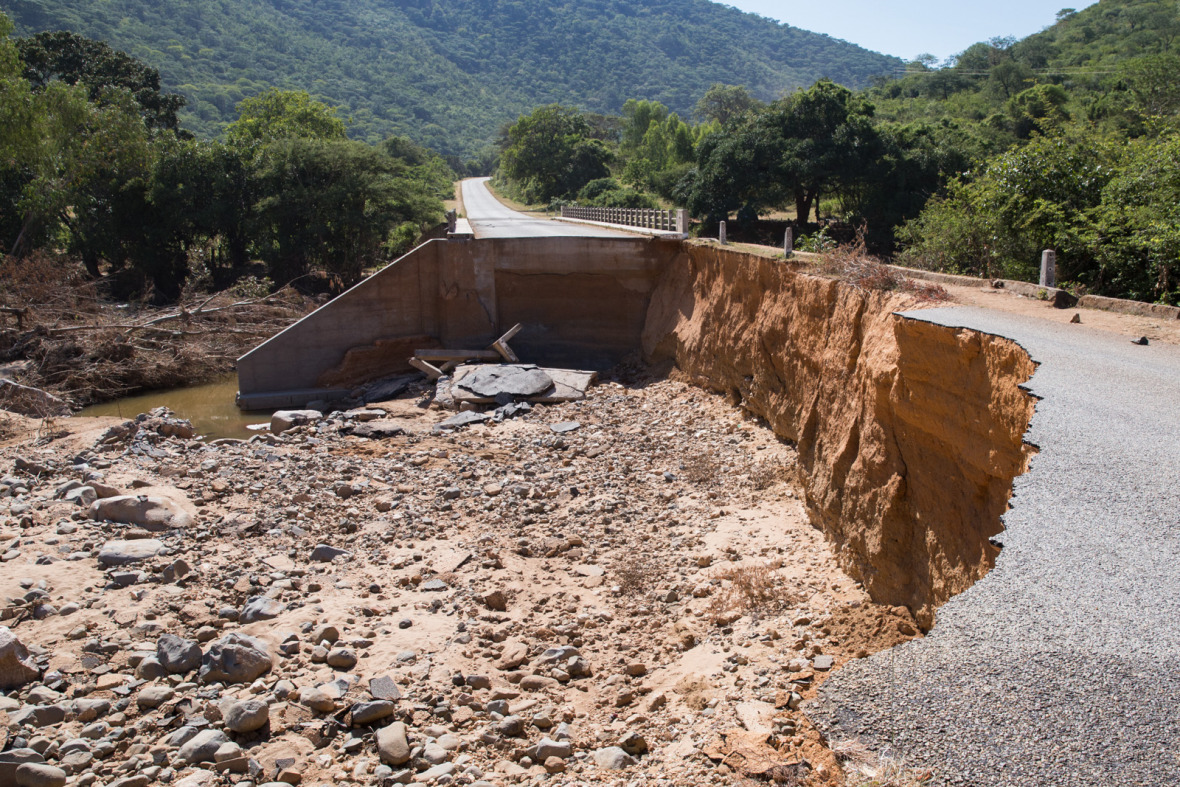 Zimbabwe-Bridge_Copyright_Ashraf_Hendricks_GroundUp Creative Commons-license