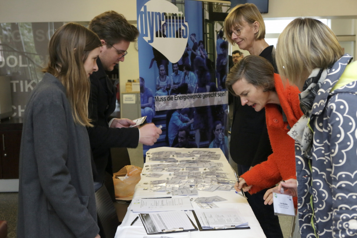 Registering prior to the presentation