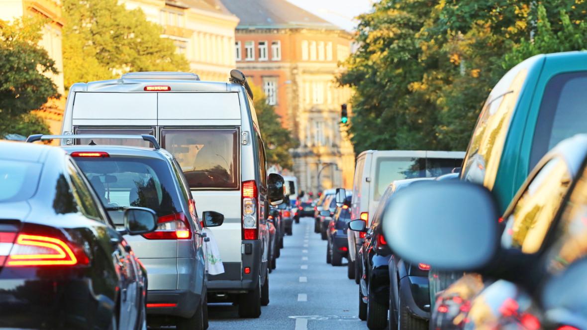 The main source of nitrogen oxides, the most important ozone precursor, is traffic.